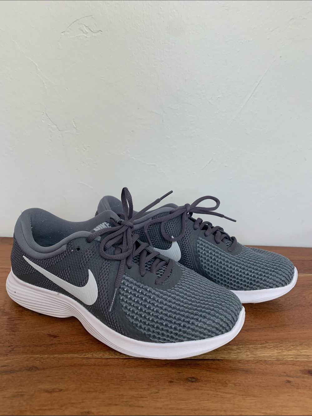 Nike Men's Dark Gray Athletic Running Shoes with White Swoosh